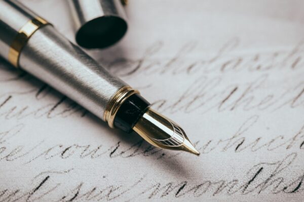 Jak interpretować wiersz? Przewodnik po analizie poezji krok po kroku